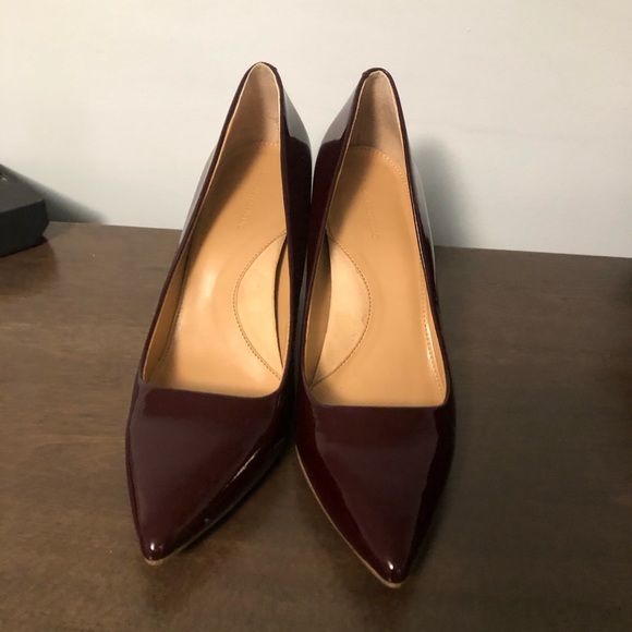 BANANA REPUBLIC shiny burgundy heel - Picture 3 of 7